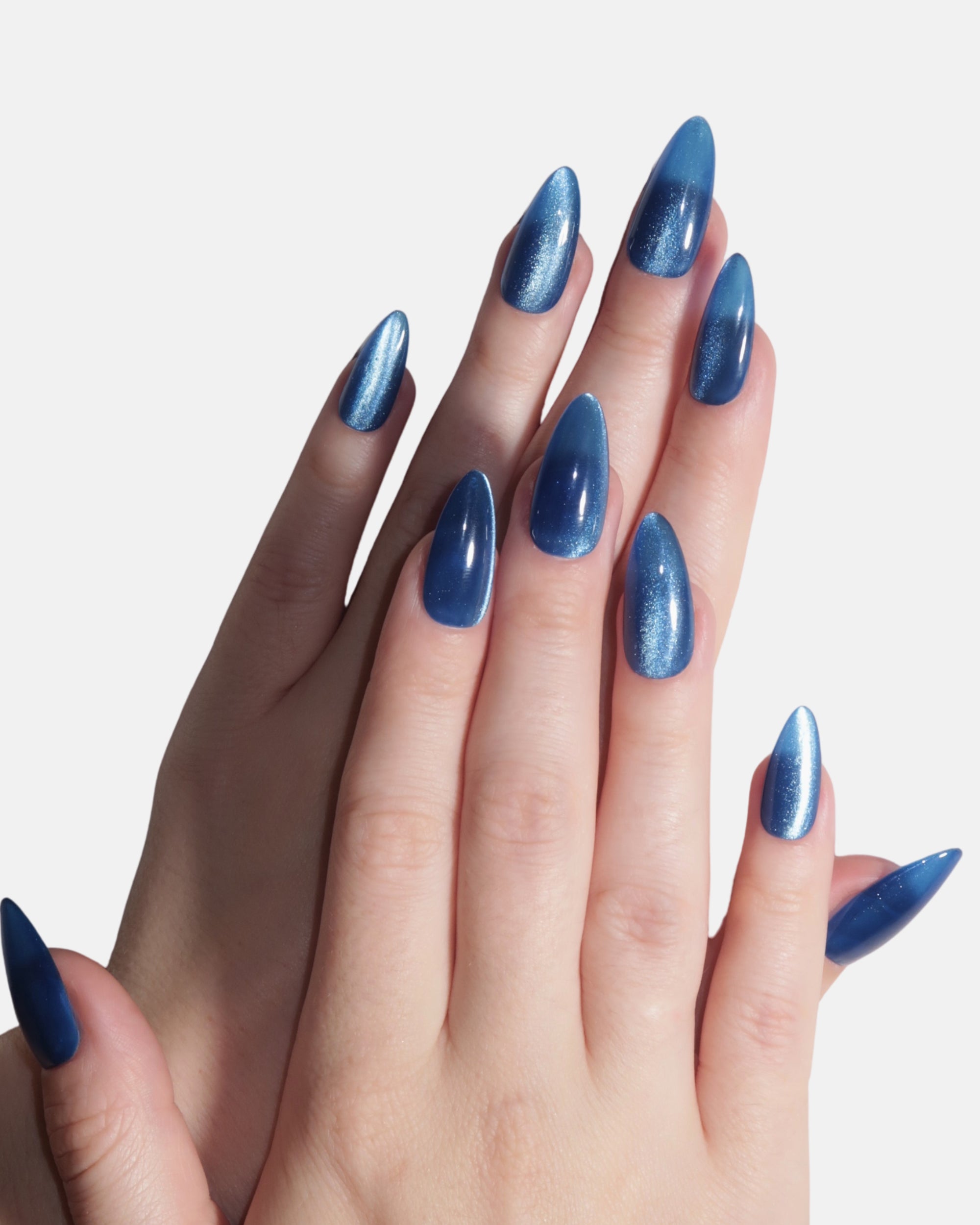Heart of Ocean: Velvet Cat Eye Nails