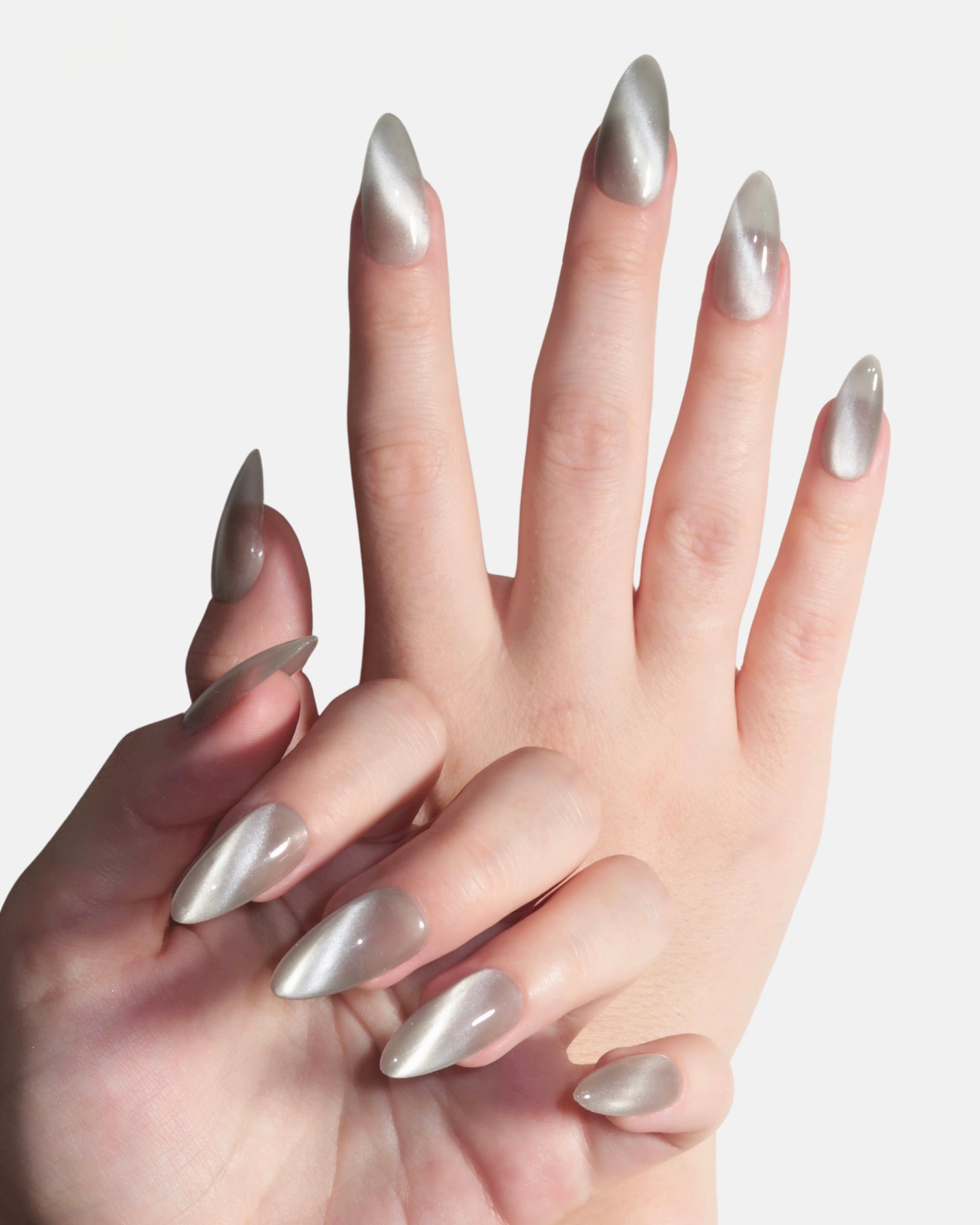 Siren Light: Velvet Cat Eye Nails
